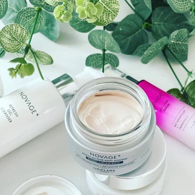 Oriflame Novage+ Multi-Active bogata dnevna krema proti staranju 50 ml Akcija v trgovini Oriflame