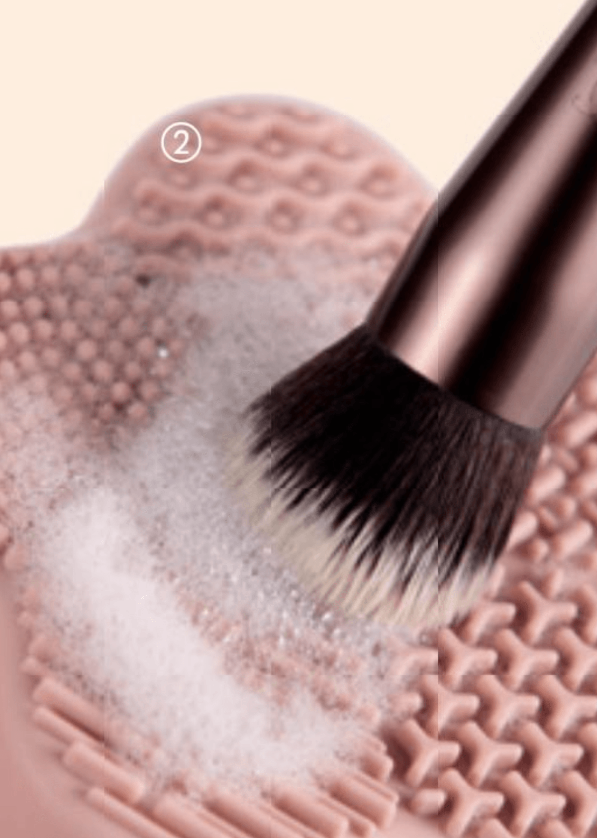 Pripomoček za čiščenje čopičev - Akcija v trgovini Oriflame