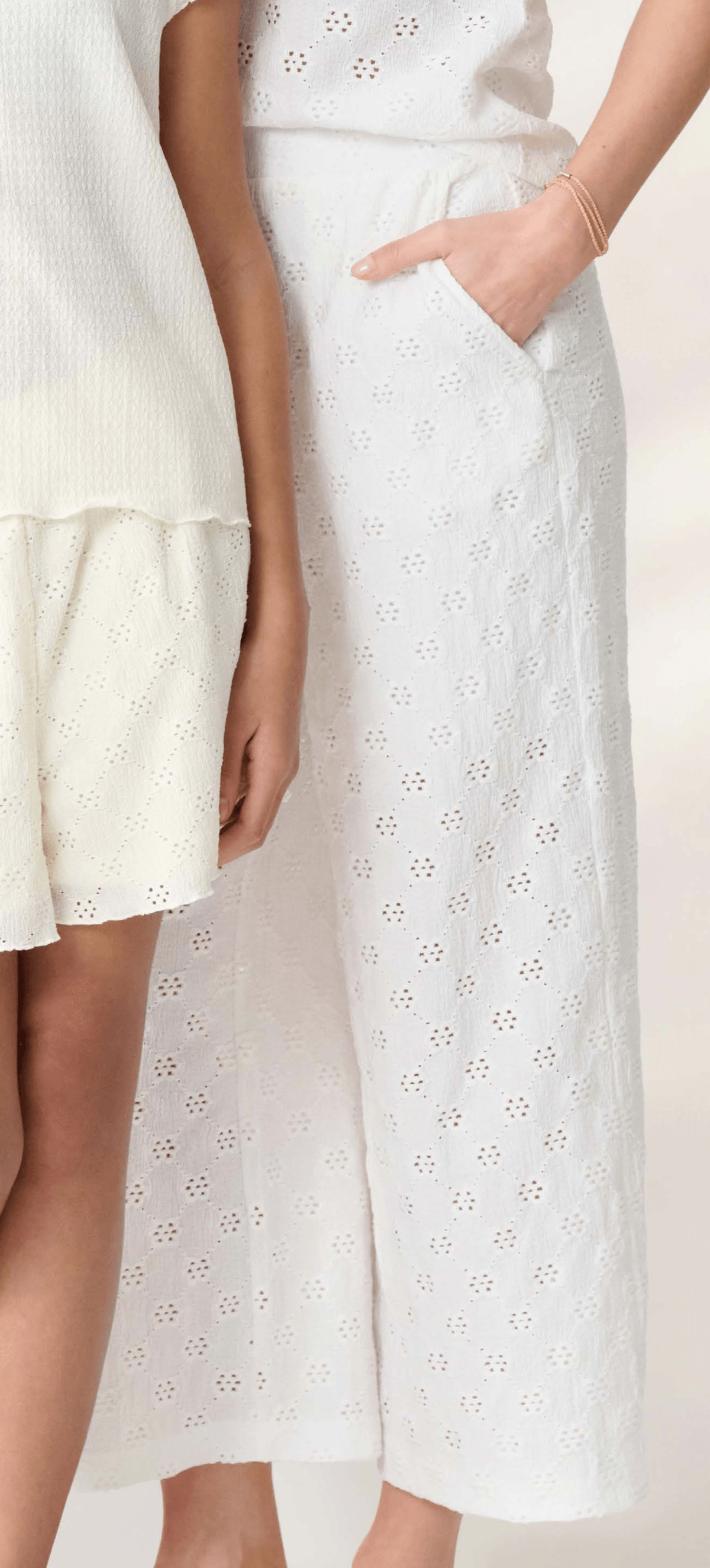 Ženske hlače KiK - Akcija v trgovini Kik