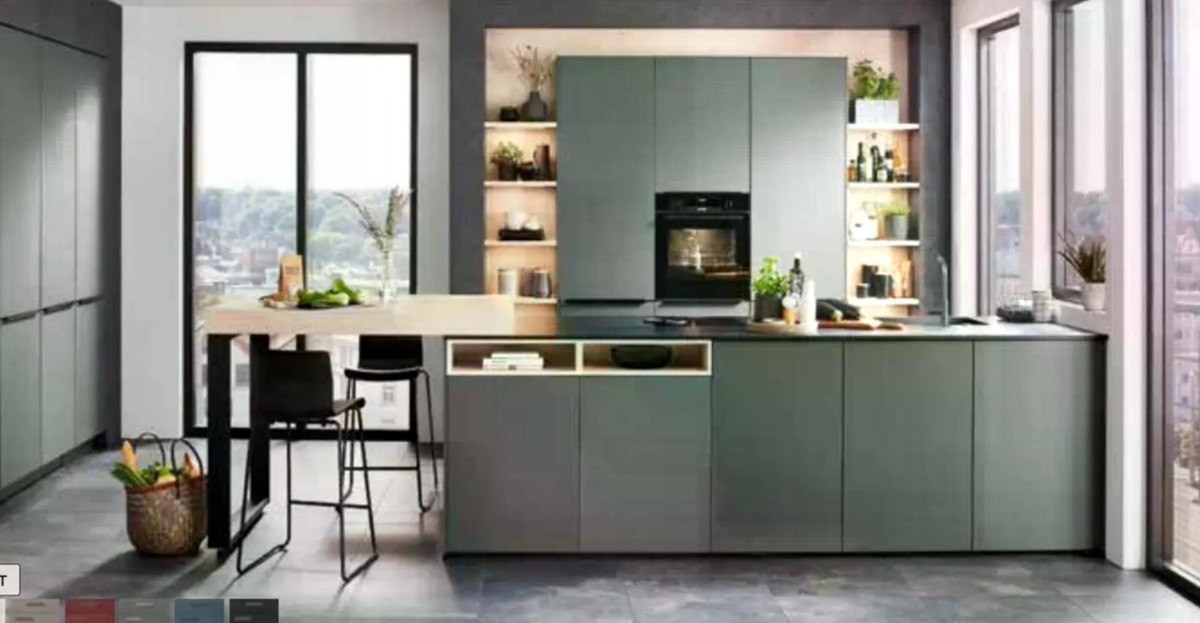 Nežno zelena kuhinja po meri celina - Akcija v trgovini Lesnina