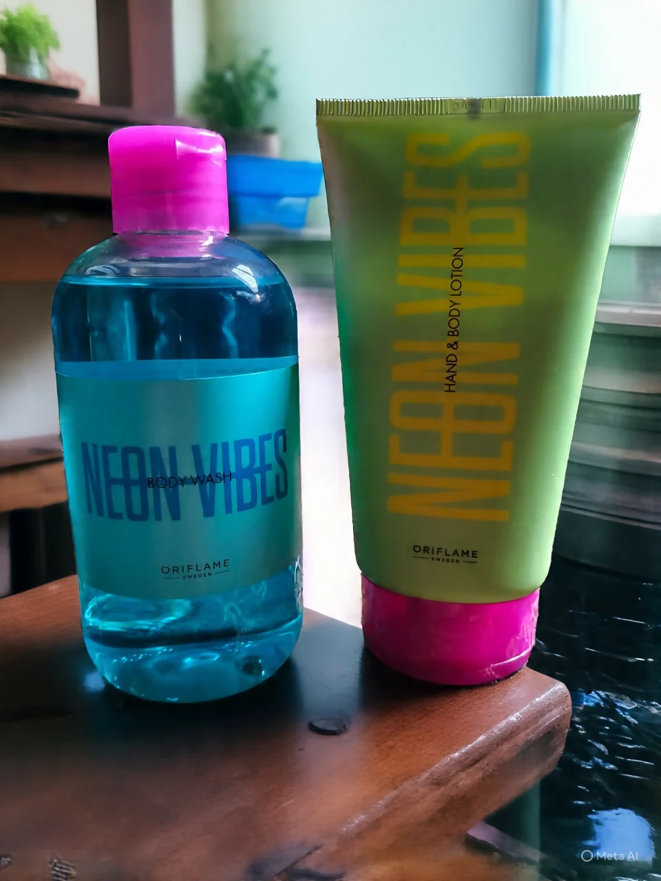 Neon Vibes losjon za roke in telo 150 ml Oriflame - Akcija v trgovini Oriflame