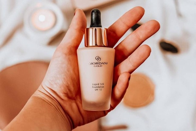 Giordani Gold Liquid Silk tekoči puder 30 ml - Akcija v trgovini Oriflame