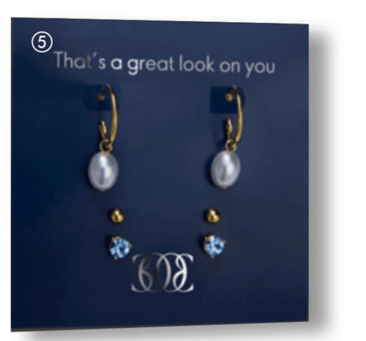 Winter's Embrace 3 pari uhanov 3 pari uhanov, modri uhani: 0,6 cm, zlati uhani: 0,4 cm, biserni uhani: 1,6 x 2,7 cm - Akcija v trgovini Oriflame