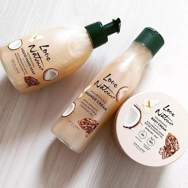 Love Nature hranilna krema za prhanje s kakavovim maslom in kokosovim oljem 250 ml Oriflame - Akcija v trgovini Oriflame