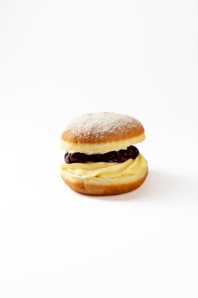 Krof z vanilijevo kremo in višnjevim nadevom 175 g - Akcija v trgovini Jager