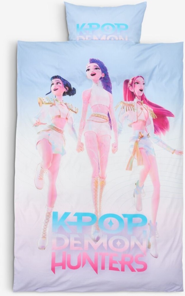 Posteljnina K-Pop Demon Hunters 140x200+50x70/75 cm Akcija v trgovini Jysk