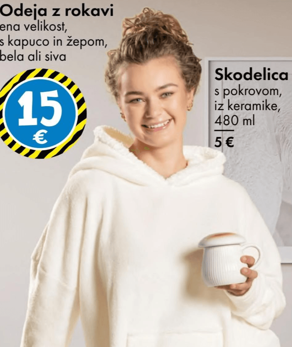 Odeja z rokavi - Akcija v trgovini Tedi