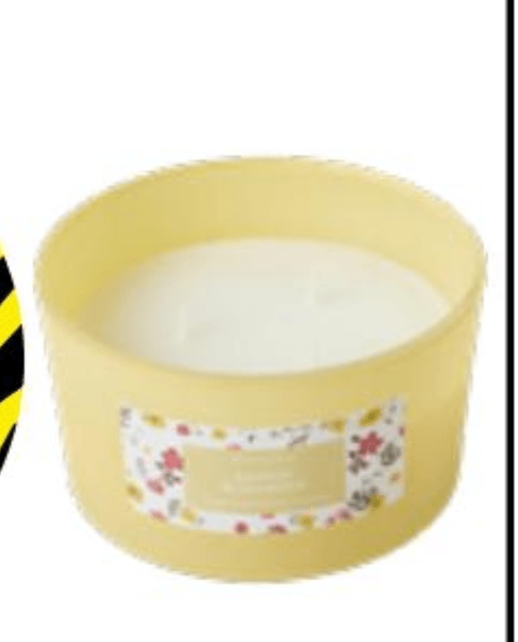 Dišeča sveča - Akcija v trgovini Tedi