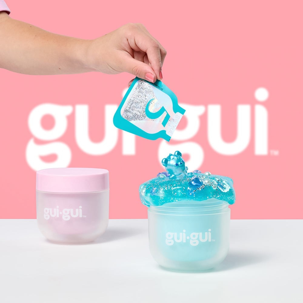 Gui-Gui Mini sluz v lončku z obeskom - Akcija v trgovini Mueller
