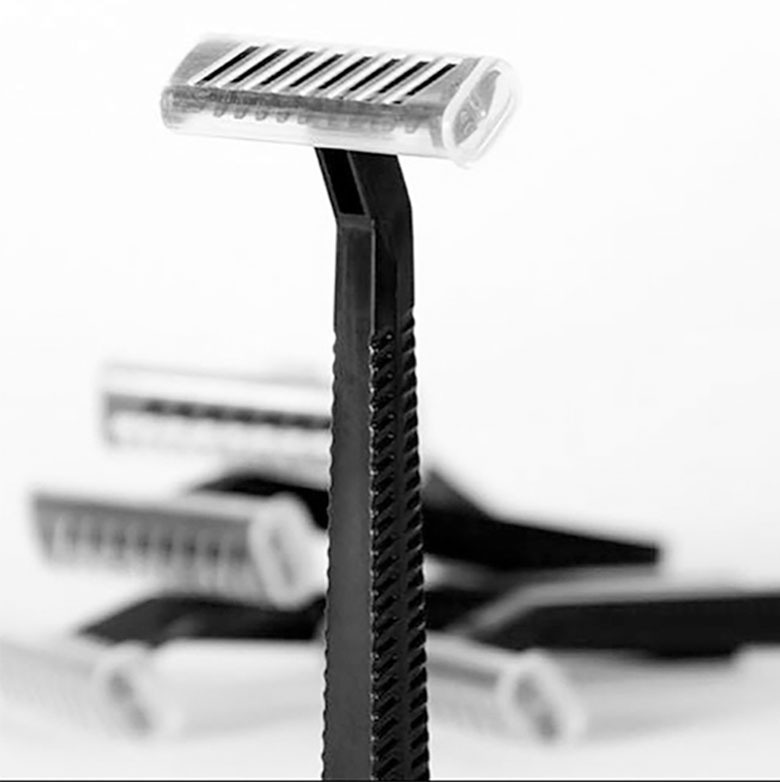 Carré Homme moške britvice za enkratno uporabo 8 britvic - Akcija v trgovini E.Leclerc