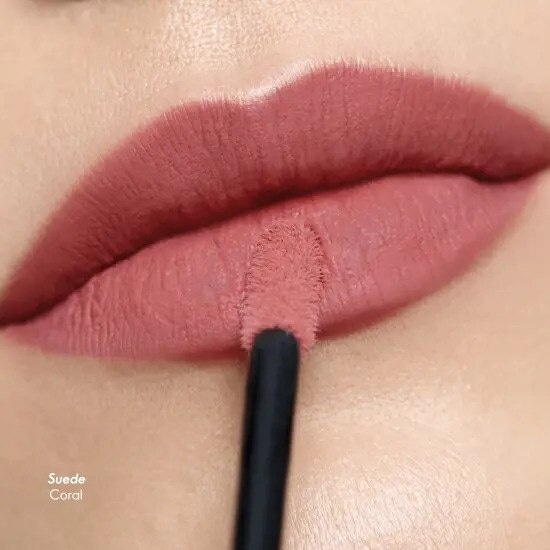 Giordani Gold Iconic Lip Elixir tekoča šminka Suede Coral 3.5 ml - Akcija v trgovini Oriflame