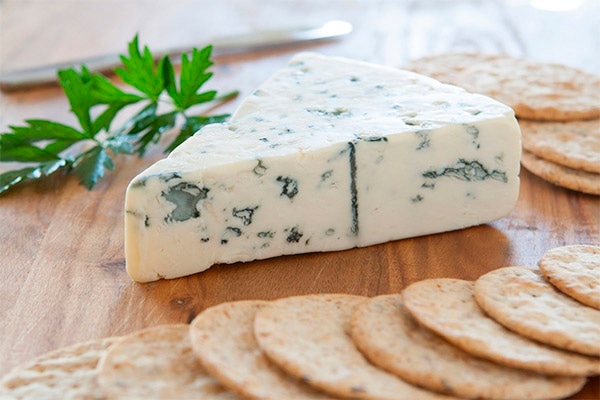 Sir Combozola z modro plesnijo - Akcija v trgovini Mercator