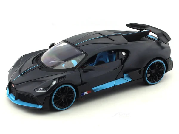 Bugatti Divo Modro Črna Maisto - Akcija v trgovini Mueller