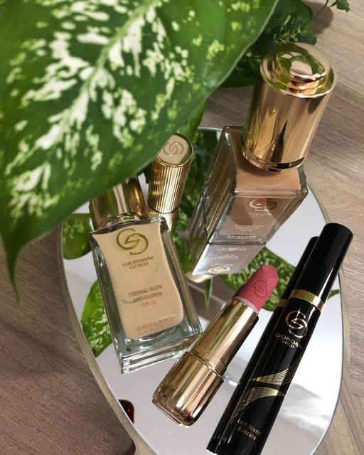 Giordani Gold Eternal Glow tekoči puder Natural Beige 30 ml - Akcija v trgovini Oriflame