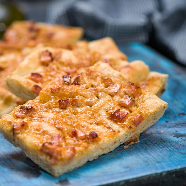 Focaccia s slanino in čebulo 125 g - Akcija v trgovini Hofer