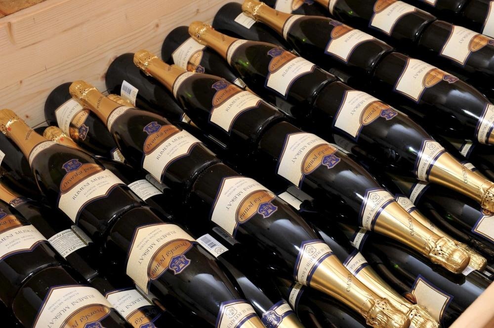 Dvorska penina Rumeni muškat "Posestvo Dvor" 0,75 l - Akcija v trgovini E.Leclerc