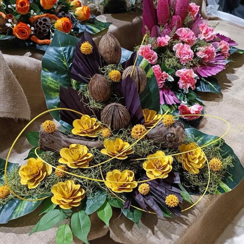 Izbor nagrobnih aranžmajev - Akcija v trgovini Lidl