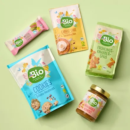 dmBio bela čokolada z jogurtom in jagodičevjem 100 g - Akcija v trgovini Dm