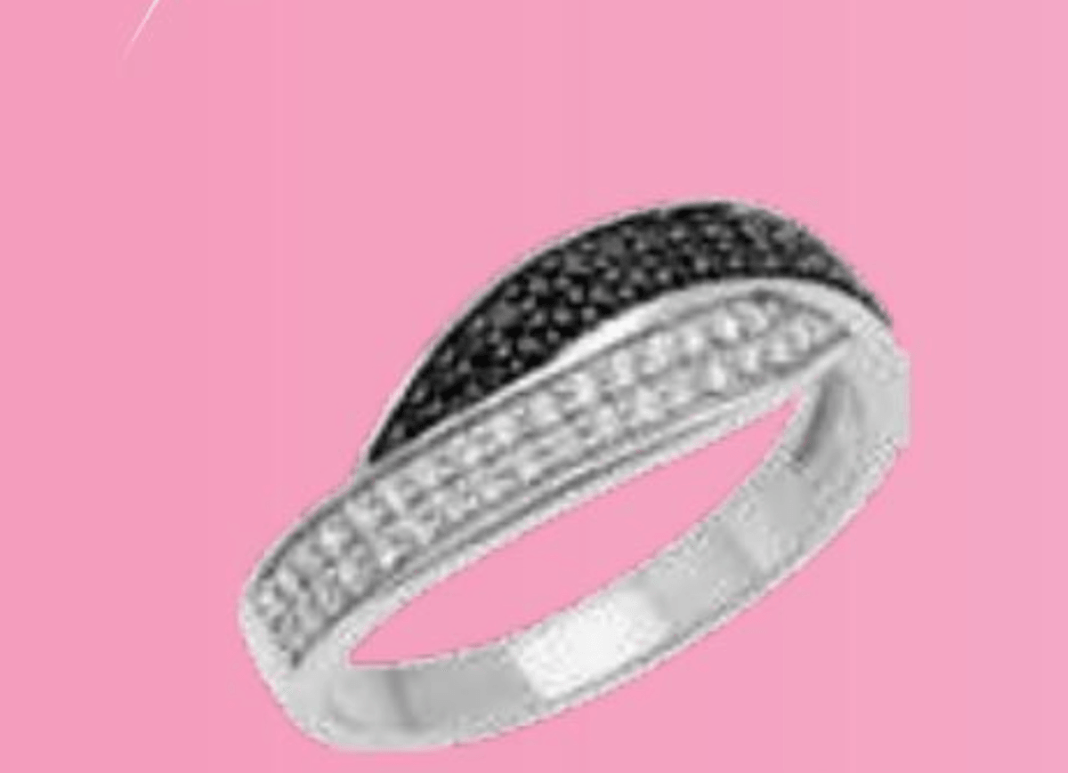 Prstan s črnimi in belimi cirkonijevimi oksidi - Akcija v trgovini E.Leclerc