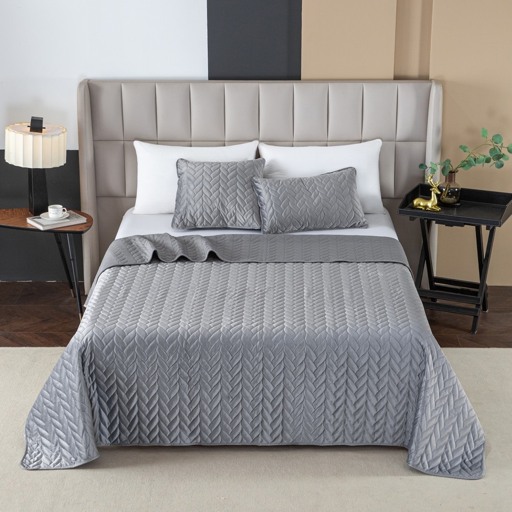 Posteljno pregrinjalo LEAF 240 x 270 cm - Akcija v trgovini Pevex