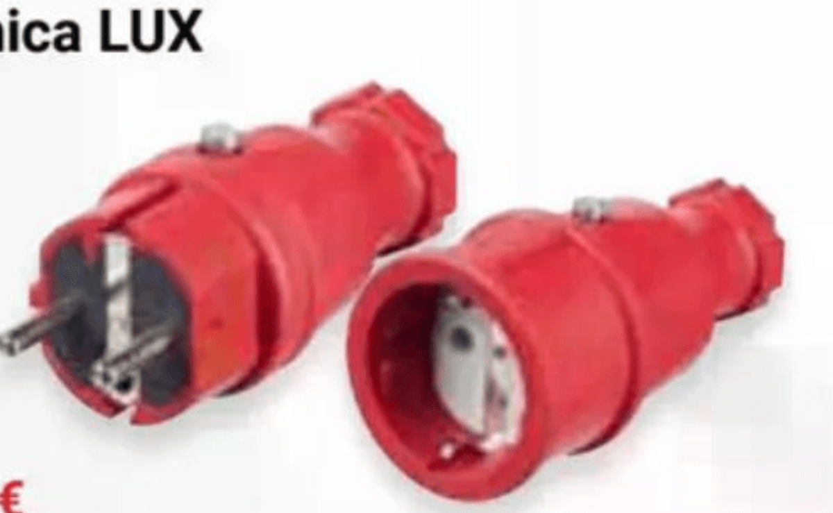 Gumirana vtičnica LUX - Akcija v trgovini Pevex