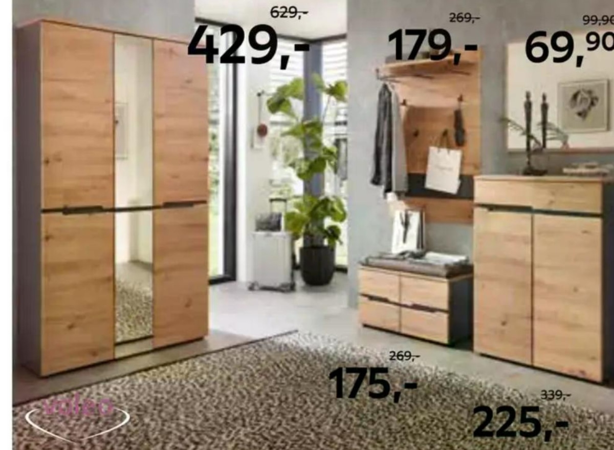 Predsoba garderobna omara - Akcija v trgovini Lesnina