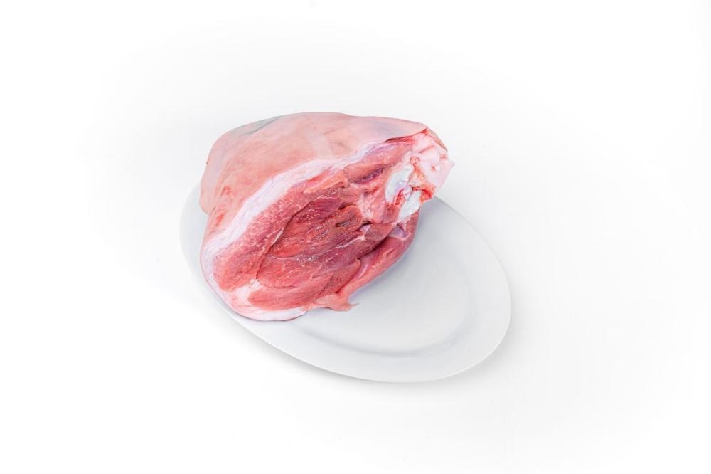 Svinjska golenica s kostjo 1 kg - Akcija v trgovini Tuš