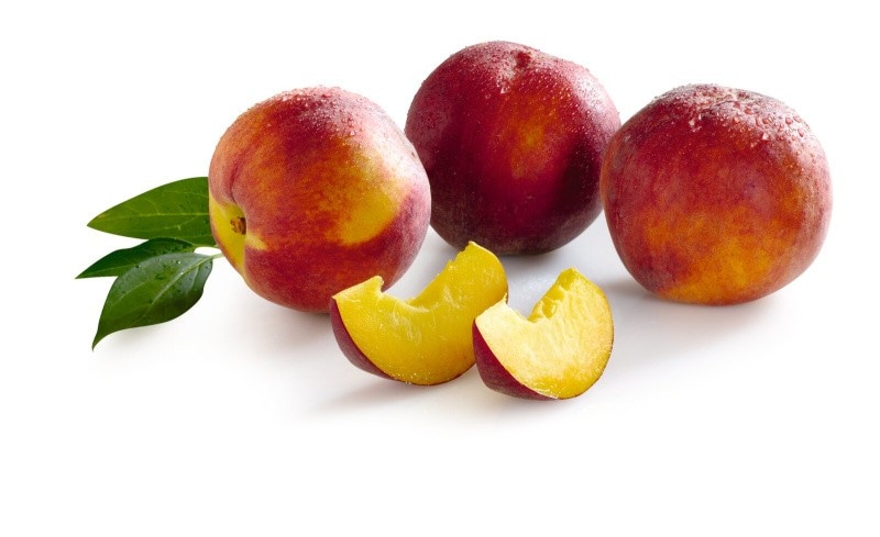 Breskve ali nektarine 1 kg Akcija v trgovini Tuš