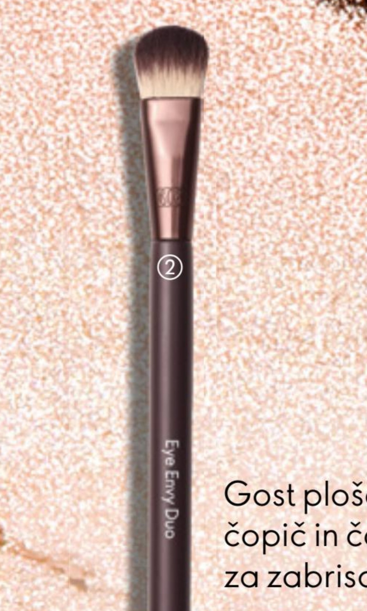 Dvostranski čopič za ličenje oči Eye Envy Duo - Akcija v trgovini Oriflame