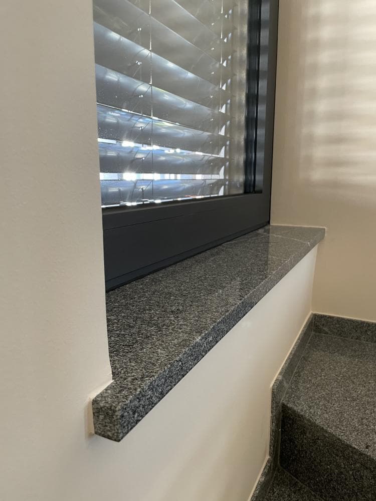 Okenska polica Granit G603 145 x 25 cm Akcija v trgovini Jager