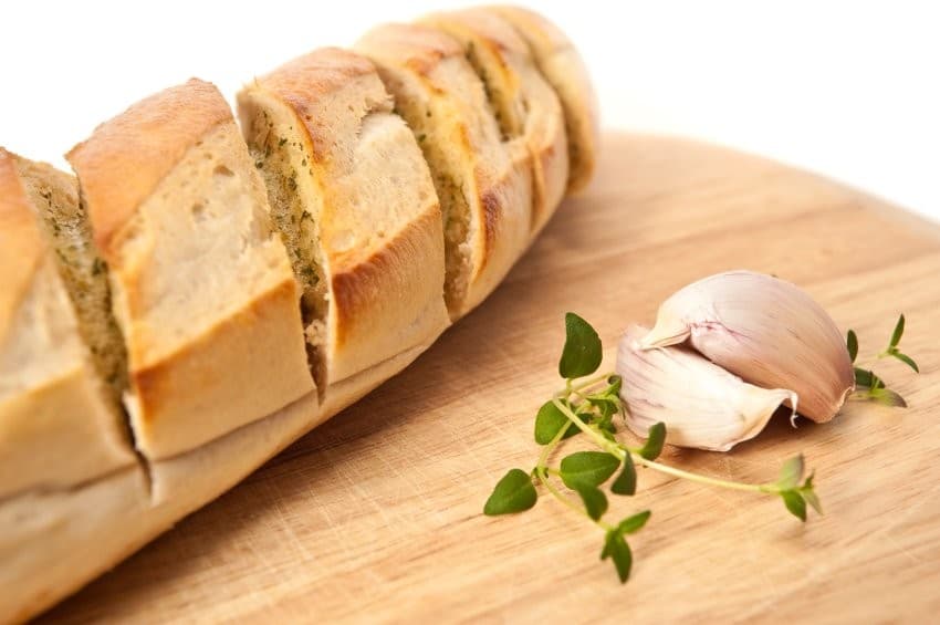 Mini bageta z zeliščnim maslom in česnom 80 g Akcija v trgovini Lidl