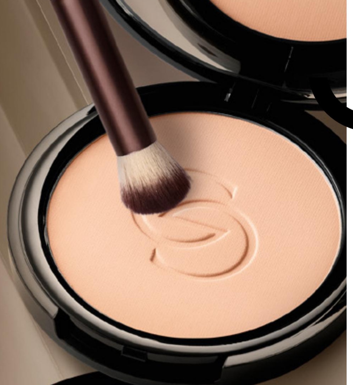 Giordani Gold puder v kamnu s serumom 9 g - Akcija v trgovini Oriflame