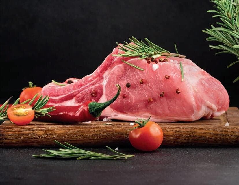 Sveže postrežno slovensko svinjsko meso Akcija v trgovini Spar